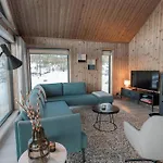 Tiur, Stylish New With Hot Tub نيسبين