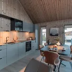 بيت للعطل Tiur, Stylish New With Hot Tub نيسبين