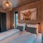 Tiur, Stylish New With Hot Tub Nesbyen