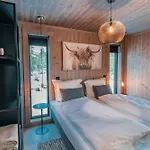 Tiur, Stylish New With Hot Tub Сasa de vacaciones