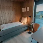 Tiur, Stylish New With Hot Tub بيت للعطل *