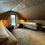 Tiur, Stylish New With Hot Tub بيت للعطل *