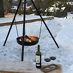 Tiur, Stylish New With Hot Tub Сasa de vacaciones