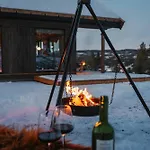 Tiur, Stylish New With Hot Tub * نيسبين