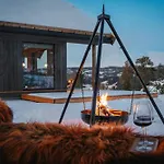 Tiur, Stylish New With Hot Tub Сasa de vacaciones