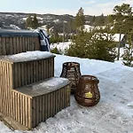 Tiur, Stylish New With Hot Tub