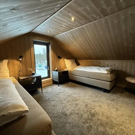 Tiur, Stylish New With Hot Tub Casa vacanze *