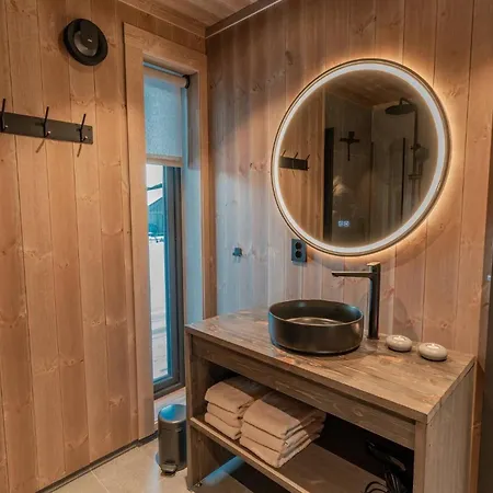 Casa vacanze Tiur, Stylish New With Hot Tub