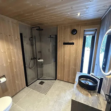 Dom wakacyjny Tiur, Stylish New With Hot Tub *