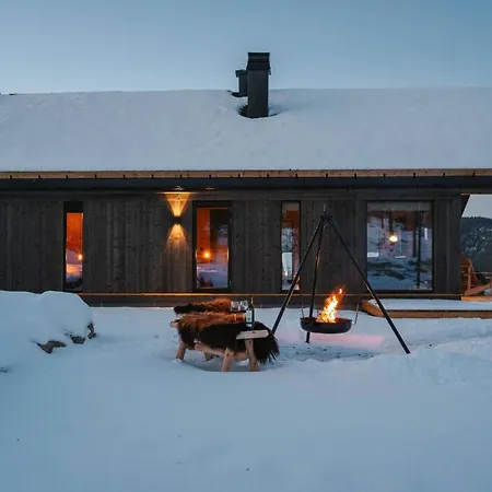 Tiur, Stylish New With Hot Tub Nesbyen