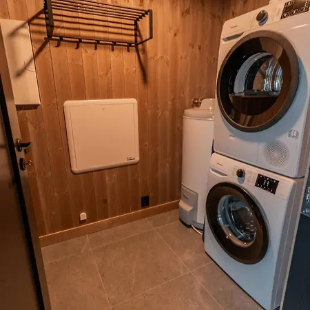 Tiur, Stylish New With Hot Tub Nesbyen