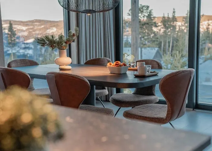Tiur, Stylish New With Hot Tub