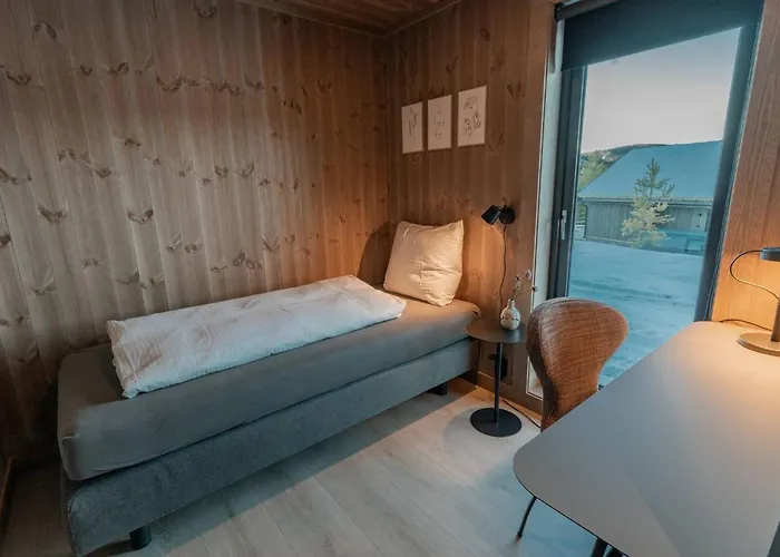 Tiur, Stylish New With Hot Tub Сasa de vacaciones *