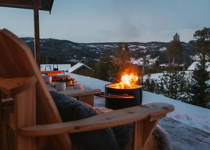 Tiur, Stylish New With Hot Tub *