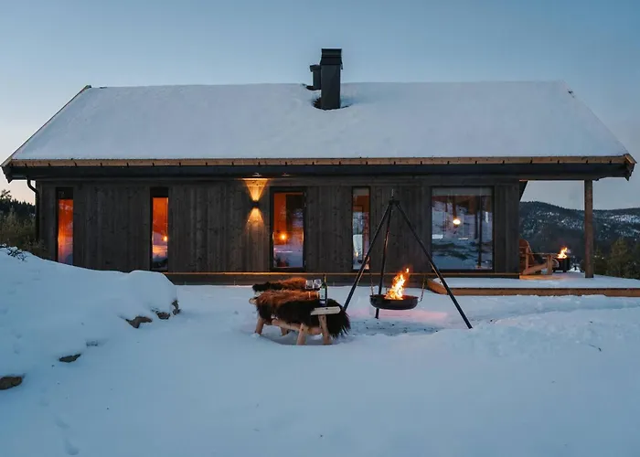 Tiur, Stylish New With Hot Tub Nesbyen
